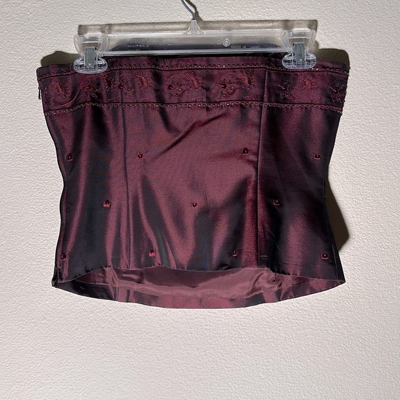 2 piece pantsuit made of soft taffeta. The color is burgundy or like Merlot. - Picture 3 of 7